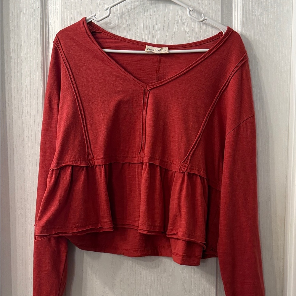 Women's rust Ruffle Hem Long-Sleeve Top